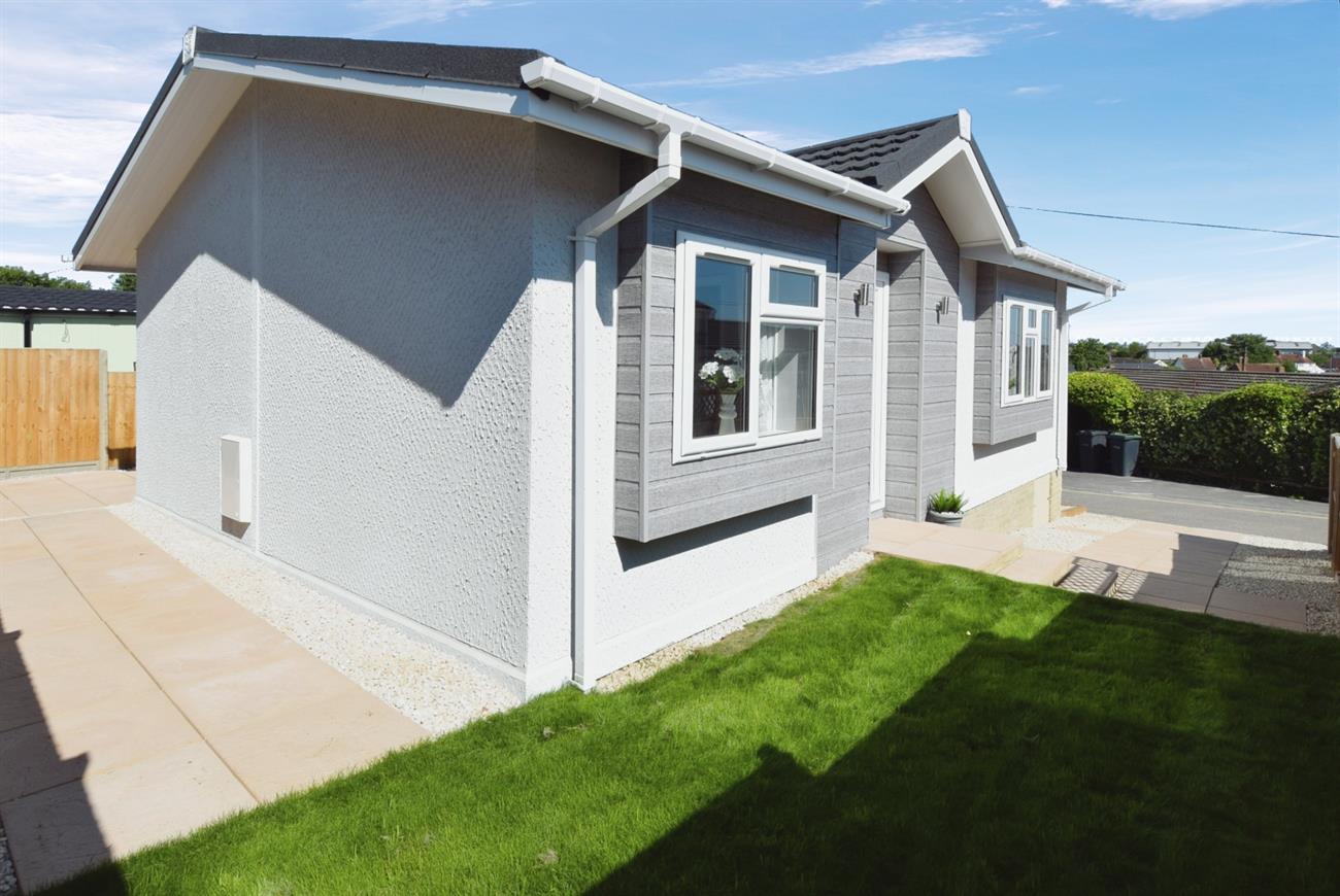 Park Home for sale in Bungalow Park, Holders Road, Amesbury, SP4 7PJ