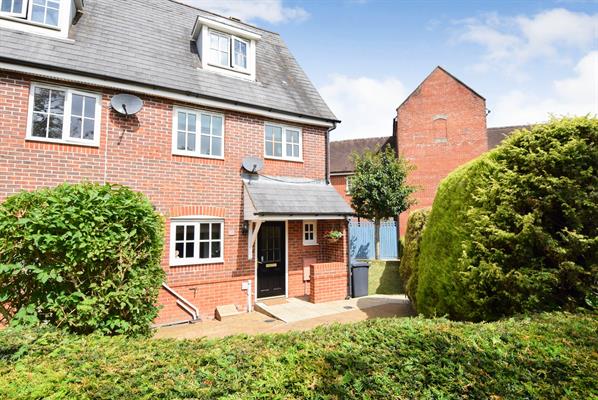 Oaklands Avenue, Amesbury, SP4 7WL